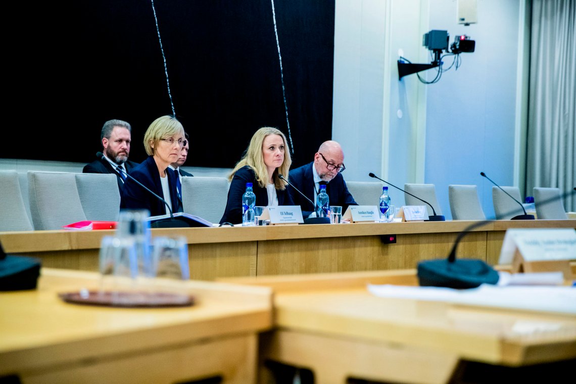 Oslo 20200110.
Eli Telhaug, arbeids- og sosialminister Anniken Hauglie og Tomas Berg i høringen om trygdeskadalen i Stortingets kontroll- og konstitusjonskomité.
Foto: Stian Lysberg Solum / NTB Oslo 20200110.
Eli Telhaug, arbeids- og sosialminister Anniken Hauglie og Tomas Berg i høringen om trygdeskadalen i Stortingets kontroll- og konstitusjonskomité.
Foto: Stian Lysberg Solum / NTB
