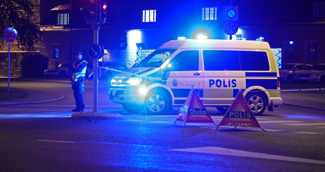LINKÖPING, SVERIGE 20190820.
Svensk politi har utført en detonasjon ved et politihus i Linköping i Sverige. Over 3.000 personer ble evakuert.
Mandag ettermiddag ble en mistenkelig gjenstand funnet i nærheten av politihuset i Garnisonen i Linköping.
Bombegruppen i politiet undersøkte gjenstanden og konkluderte med at den måtte uskadeliggjøres. Detonasjonen ble utført ved midnatt til tirsdag. Hva som er blitt detonert, er ikke kjent.
Foto: Jeppe Gustafsson/TT NYHETSBYRÅN / NTB LINKÖPING, SVERIGE 20190820.
Svensk politi har utført en detonasjon ved et politihus i Linköping i Sverige. Over 3.000 personer ble evakuert.
Mandag ettermiddag ble en mistenkelig gjenstand funnet i nærheten av politihuset i Garnisonen i Linköping.
Bombegruppen i politiet undersøkte gjenstanden og konkluderte med at den måtte uskadeliggjøres. Detonasjonen ble utført ved midnatt til tirsdag. Hva som er blitt detonert, er ikke kjent.
Foto: Jeppe Gustafsson/TT NYHETSBYRÅN / NTB
