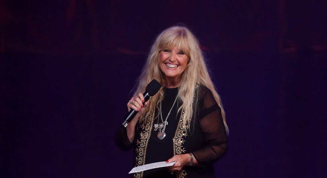 Haugesund 20190817.
Hanne Krogh deler ut Amanda i klassen "Beste originalmusikk" til
Foto: Jan Kåre Ness / NTB Haugesund 20190817.
Hanne Krogh deler ut Amanda i klassen "Beste originalmusikk" til
Foto: Jan Kåre Ness / NTB