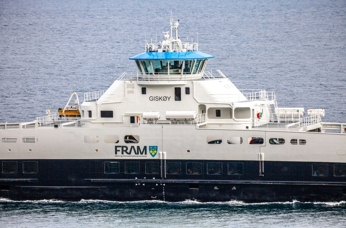 Sulesund 20190626
Bilfergen MF "Giskøy" fra Fjord1, drives av batteri, og trafikkerer fergestrekningen Hareid - Sulesund i Møre og Romsdal.
Batteridrift, elferge, batteriferge.
Foto: Halvard Alvik / NTB Sulesund 20190626
Bilfergen MF "Giskøy" fra Fjord1, drives av batteri, og trafikkerer fergestrekningen Hareid - Sulesund i Møre og Romsdal.
Batteridrift, elferge, batteriferge.
Foto: Halvard Alvik / NTB