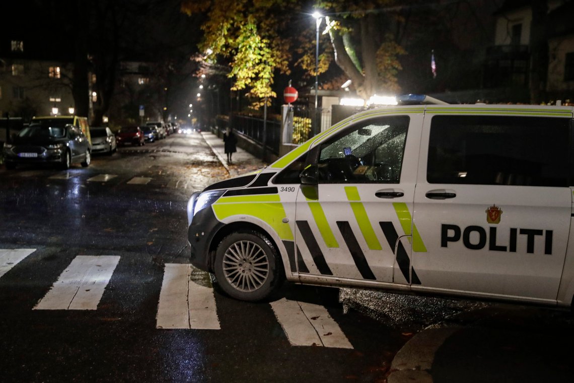 Oslo 20201113.
Politiet leter etter gjerningspersoner etter at en person ble ranet og stukket med kniv på Frogner i Oslo fredag kveld.
Foto: Vidar Ruud / NTB Oslo 20201113.
Politiet leter etter gjerningspersoner etter at en person ble ranet og stukket med kniv på Frogner i Oslo fredag kveld.
Foto: Vidar Ruud / NTB