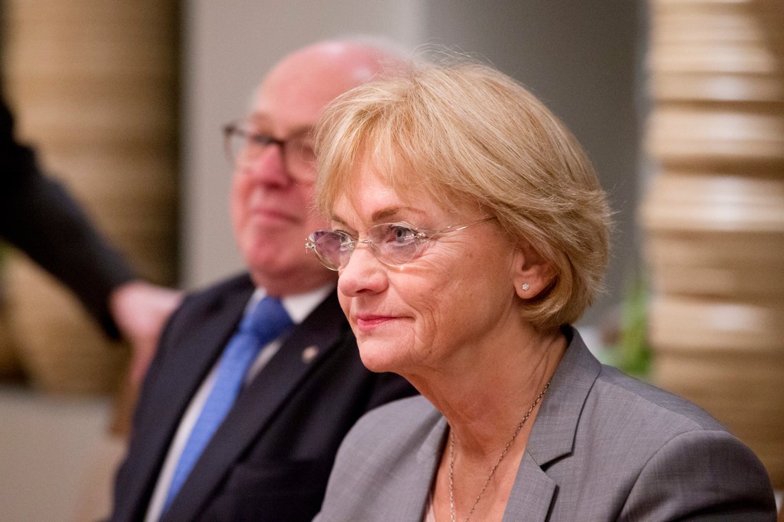 Oslo 20151125.
Folketingets formann Pia Kjærsgaard møter statsminister Erna Solberg i Regjeringens representasjonsanlegg i Oslo onsdag ettermiddag.
Foto: Håkon Mosvold Larsen / NTB Oslo 20151125.
Folketingets formann Pia Kjærsgaard møter statsminister Erna Solberg i Regjeringens representasjonsanlegg i Oslo onsdag ettermiddag.
Foto: Håkon Mosvold Larsen / NTB