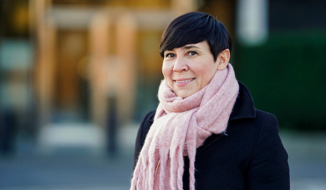 Oslo 20201225.
Utenriksminister Ine Eriksen Søreide møter pressen utenfor Utenriksdepartementet der hun gir en kommentar om Brexit.
Foto: Fredrik Hagen / NTB Oslo 20201225.
Utenriksminister Ine Eriksen Søreide møter pressen utenfor Utenriksdepartementet der hun gir en kommentar om Brexit.
Foto: Fredrik Hagen / NTB