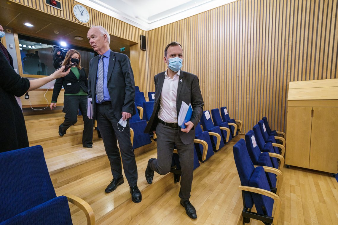 Oslo 20201119.
Per Olaf Lundteigen(Sp) og Audun Lysbakken (SV) før pensjonistsamtalene mellom ni partier på Stortinget.
Foto: Stian Lysberg Solum / NTB Oslo 20201119.
Per Olaf Lundteigen(Sp) og Audun Lysbakken (SV) før pensjonistsamtalene mellom ni partier på Stortinget.
Foto: Stian Lysberg Solum / NTB