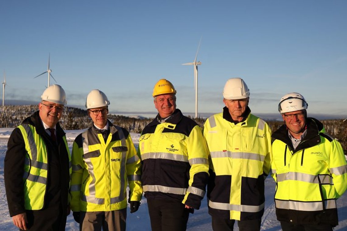 Glade vindutbyggere ved åpningen av Raskiftet vindpark i Trysil kommune, 2018. F.v.: Olje- og energiminister Kjell-Børge Freiberg, Executive Vice President i Stadtwerke München Christian Vogt, konsernsjef i Gudbrandsdal Energi Holding Rune Vamråk, direktør i Eidsiva Vannkraft Oddleiv Sæle og daglig leder i Austri Raskiftet, Magnus Axelsson. Foto: Austri.no Glade vindutbyggere ved åpningen av Raskiftet vindpark i Trysil kommune, 2018. F.v.: Olje- og energiminister Kjell-Børge Freiberg, Executive Vice President i Stadtwerke München Christian Vogt, konsernsjef i Gudbrandsdal Energi Holding Rune Vamråk, direktør i Eidsiva Vannkraft Oddleiv Sæle og daglig leder i Austri Raskiftet, Magnus Axelsson. Foto: Austri.no