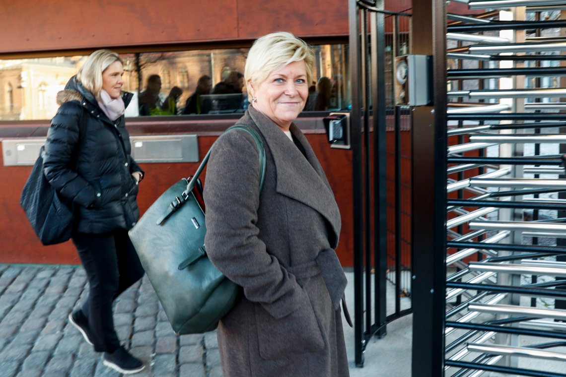 Oslo 20201127.
FrP-leder Siv Jensen under budsjettforhandlinger med regjeringspartiene på Statsministerens kontor.
Foto: Terje Bendiksby / NTB Oslo 20201127.
FrP-leder Siv Jensen under budsjettforhandlinger med regjeringspartiene på Statsministerens kontor.
Foto: Terje Bendiksby / NTB