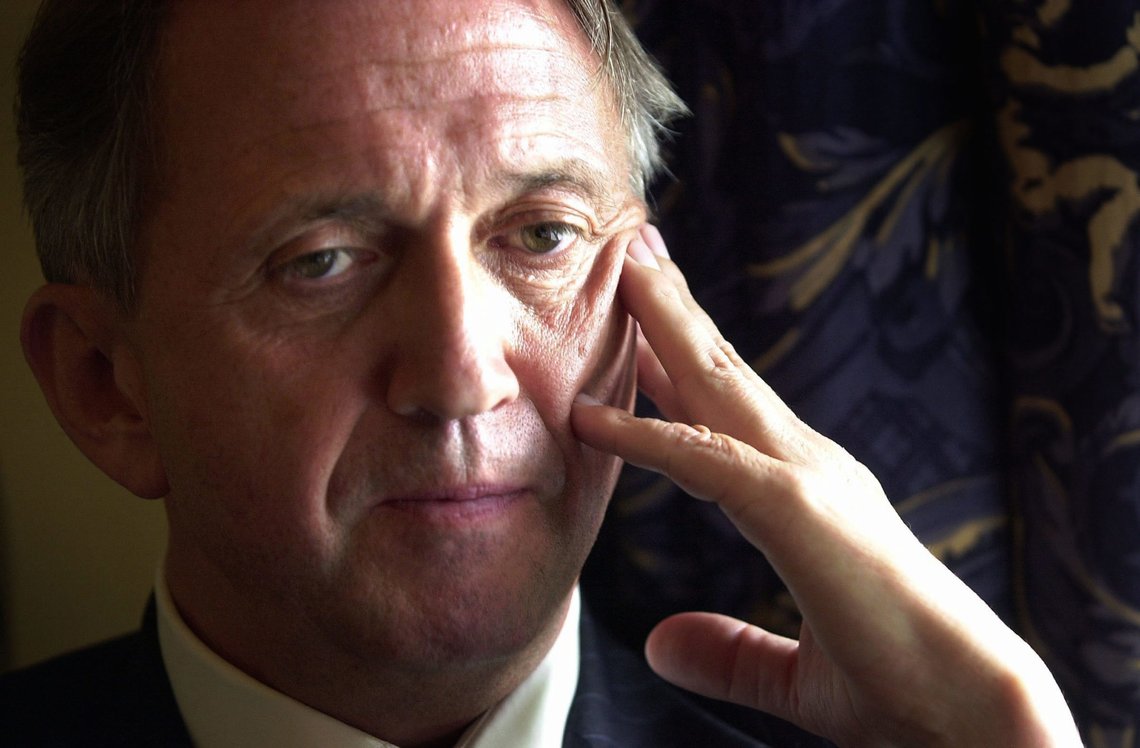 OSLO 20020515:
FNs spesialutsending i Midtøsten ,Terje Rød- Larsen, blir intervjuet etter foredraget i Nobel-instituttet onsdag.
Foto: Tor Richardsen / SCANPIX OSLO 20020515:
FNs spesialutsending i Midtøsten ,Terje Rød- Larsen, blir intervjuet etter foredraget i Nobel-instituttet onsdag.
Foto: Tor Richardsen / SCANPIX