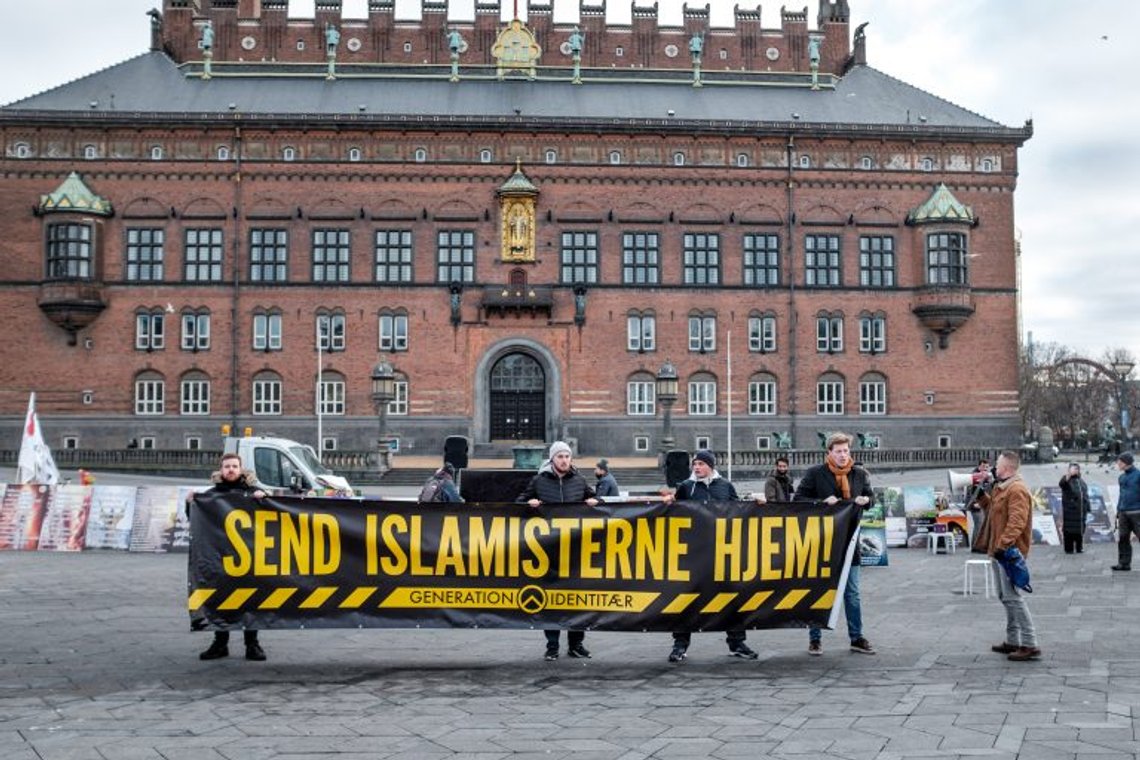 Generation Identitær Danmark under en demonstrasjon på Rådhusplassen i København lørdag 16. januar. Foto: GI Danmark Generation Identitær Danmark under en demonstrasjon på Rådhusplassen i København lørdag 16. januar. Foto: GI Danmark