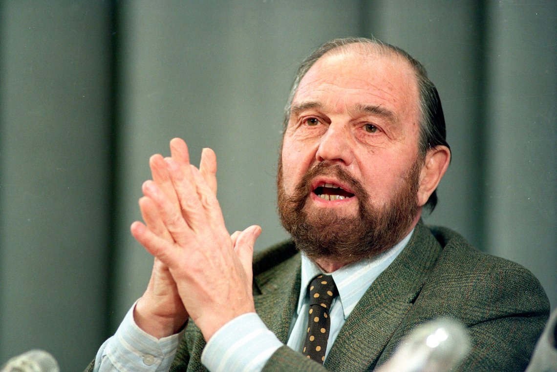 FILE - In this Jan. 15, 1992 file photo, George Blake, a former British spy who doubled as a Soviet agent, gestures during a news conference in Moscow. Blake, a former British intelligence officer who worked as a double agent for the Soviet Union, has died in Russia. He was 98. Russias Foreign Intelligence Service announced his death on Saturday, Dec. 26, 2020 without giving any circumstances of his death. Russian President Vladimir Putin expressed condolences, hailing Blake as a brilliant professional and a man of remarkable courage. (AP Photo/Boris Yurchenko, File) FILE - In this Jan. 15, 1992 file photo, George Blake, a former British spy who doubled as a Soviet agent, gestures during a news conference in Moscow. Blake, a former British intelligence officer who worked as a double agent for the Soviet Union, has died in Russia. He was 98. Russias Foreign Intelligence Service announced his death on Saturday, Dec. 26, 2020 without giving any circumstances of his death. Russian President Vladimir Putin expressed condolences, hailing Blake as a brilliant professional and a man of remarkable courage. (AP Photo/Boris Yurchenko, File)