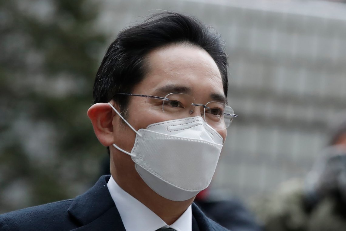 Samsung Electronics Vice Chairman Lee Jae-yong arrives at the Seoul High Court in Seoul, South Korea, Monday, Jan. 18, 2021. South Korean court sentences Lee to 2 and a half years in prison over corruption case. (AP Photo/Lee Jin-man) Samsung Electronics Vice Chairman Lee Jae-yong arrives at the Seoul High Court in Seoul, South Korea, Monday, Jan. 18, 2021. South Korean court sentences Lee to 2 and a half years in prison over corruption case. (AP Photo/Lee Jin-man)