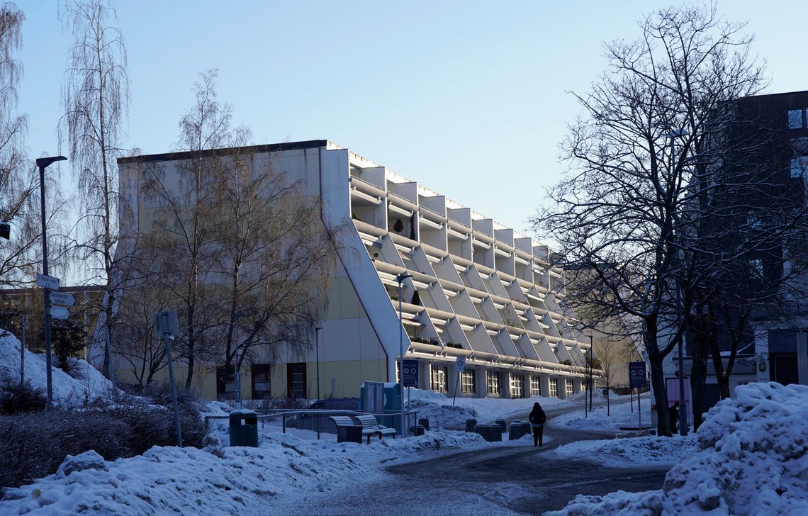 Bilistene på Stovner må nå søke om å betale for beboerparkering.
Foto: Terje Bendiksby / NTB Bilistene på Stovner må nå søke om å betale for beboerparkering.
Foto: Terje Bendiksby / NTB