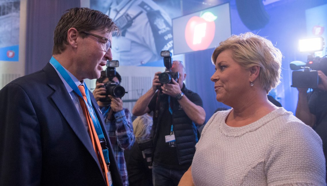 Gardermoen 20170505.
Siv Jensen på landsmøtet til Fremskrittspartiet på Gardermoen. Christian Tybring-Gjedde t.v.
Foto: Terje Pedersen / NTB Gardermoen 20170505.
Siv Jensen på landsmøtet til Fremskrittspartiet på Gardermoen. Christian Tybring-Gjedde t.v.
Foto: Terje Pedersen / NTB