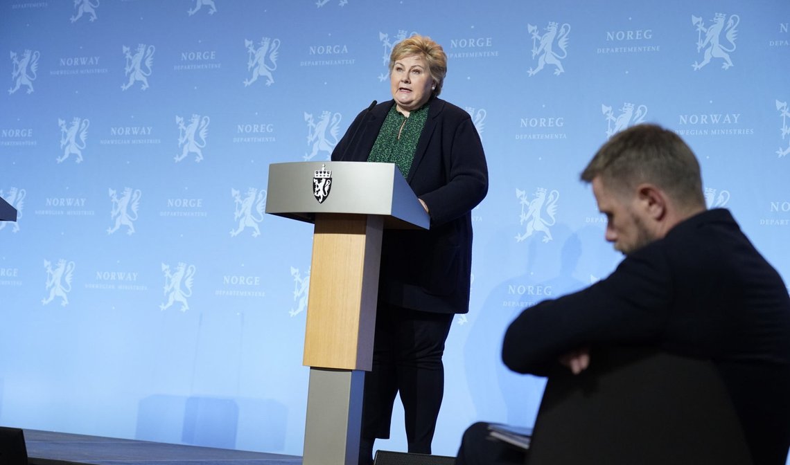 Oslo 20210127.
Helsedirektør Bjørn Guldvog, statsminister Erna Solberg (H), helse- og omsorgsminister Bent Høie (H) og avdelingsdirektør i FHI, Line Vold holder pressekonferanse om korona og innreise til Norge i Marmorhallen i Oslo onsdag.
Foto: Håkon Mosvold Larsen / NTB Oslo 20210127.
Helsedirektør Bjørn Guldvog, statsminister Erna Solberg (H), helse- og omsorgsminister Bent Høie (H) og avdelingsdirektør i FHI, Line Vold holder pressekonferanse om korona og innreise til Norge i Marmorhallen i Oslo onsdag.
Foto: Håkon Mosvold Larsen / NTB