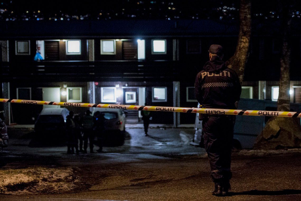 Sandnes 20200403.
Politi ved stedet på Dale i Sandnes der en mann i 50-årene fredag kveld ble skutt av politiet etter at han selv løsnet skudd mot politiet.
Foto: Carina Johansen / NTB Sandnes 20200403.
Politi ved stedet på Dale i Sandnes der en mann i 50-årene fredag kveld ble skutt av politiet etter at han selv løsnet skudd mot politiet.
Foto: Carina Johansen / NTB