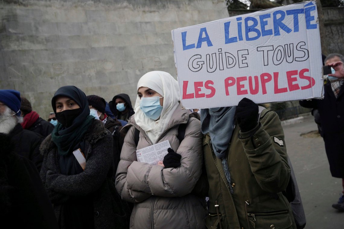 An activist holds a placard reading « Freedom guides all people » during a gathering in Paris, Sunday, Feb. 14, 2021. Activists rallied Sunday in Paris to demand that the French government abandon a bill aimed at rooting out Islamist extremism that the protesters say could trample on religious freedom and make all Muslims into potential suspects. (AP Photo/Thibault Camus) An activist holds a placard reading « Freedom guides all people » during a gathering in Paris, Sunday, Feb. 14, 2021. Activists rallied Sunday in Paris to demand that the French government abandon a bill aimed at rooting out Islamist extremism that the protesters say could trample on religious freedom and make all Muslims into potential suspects. (AP Photo/Thibault Camus)