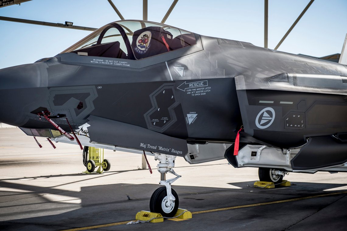 Arizona, USA 20171207.
F35 kampfly på Luke Air Force Base i Arizona i USA, onsdag den 6. december 2017.
Foto: Mads Claus Rasmussen / NTB Arizona, USA 20171207.
F35 kampfly på Luke Air Force Base i Arizona i USA, onsdag den 6. december 2017.
Foto: Mads Claus Rasmussen / NTB