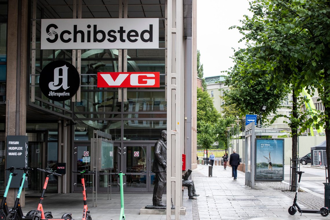 OSLO, NORGE 20200721.
Schibsted logo og log av VG og Aftenposten med del av Akersgaten t.h.
Foto: Berit Roald / NTB OSLO, NORGE 20200721.
Schibsted logo og log av VG og Aftenposten med del av Akersgaten t.h.
Foto: Berit Roald / NTB