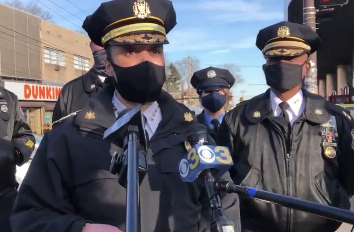 Commissioner Danielle Outlaw fra det lokale politiet i Philadelphia forteller om skyteepisoden. Skjermdump Twitter Commissioner Danielle Outlaw fra det lokale politiet i Philadelphia forteller om skyteepisoden. Skjermdump Twitter