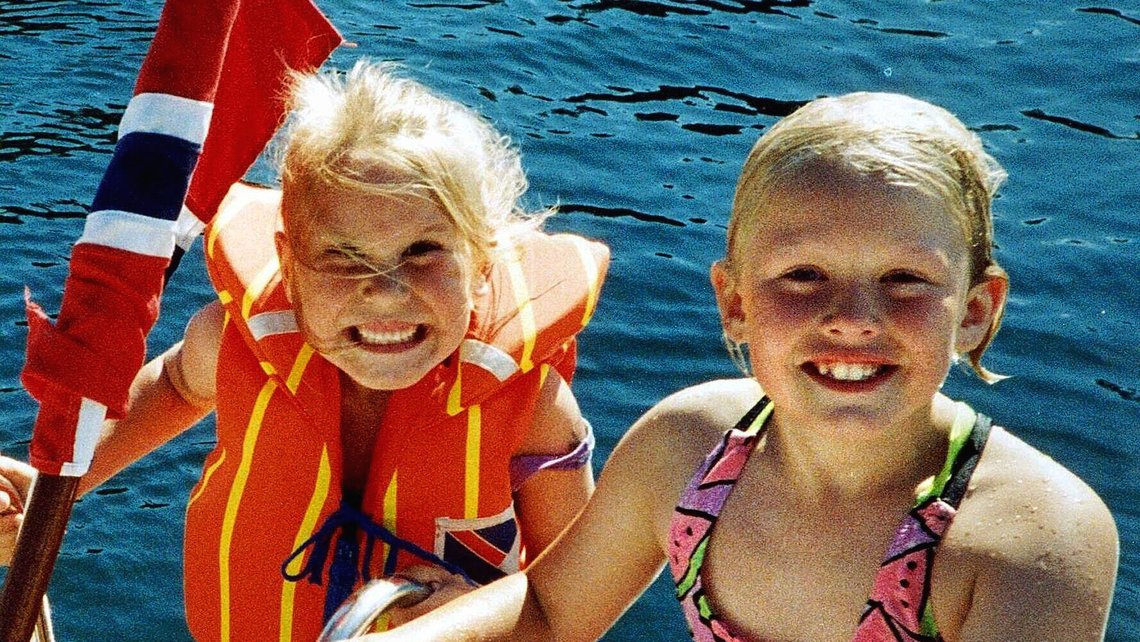 KRISTIANSAND 20000913:
To menn på 19 år og 21 år ble onsdag formiddag pågrepet og siktet for voldtekt og forsettlig drap på Stine Sofie
Sørstrønen (t.v.) og Lena Sløgedal Paulsen.
Arkivfoto: Privat / SCANPIX KRISTIANSAND 20000913:
To menn på 19 år og 21 år ble onsdag formiddag pågrepet og siktet for voldtekt og forsettlig drap på Stine Sofie
Sørstrønen (t.v.) og Lena Sløgedal Paulsen.
Arkivfoto: Privat / SCANPIX