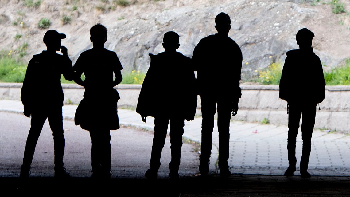 Flere tilfeller av ran og vold blant barn og unge på Råholt gjør at foreldrene mobiliserer. Flere er redde for å reise til skolen. Illustrasjonsfoto: Michael Probst / AP Photo / NTB Flere tilfeller av ran og vold blant barn og unge på Råholt gjør at foreldrene mobiliserer. Flere er redde for å reise til skolen. Illustrasjonsfoto: Michael Probst / AP Photo / NTB
