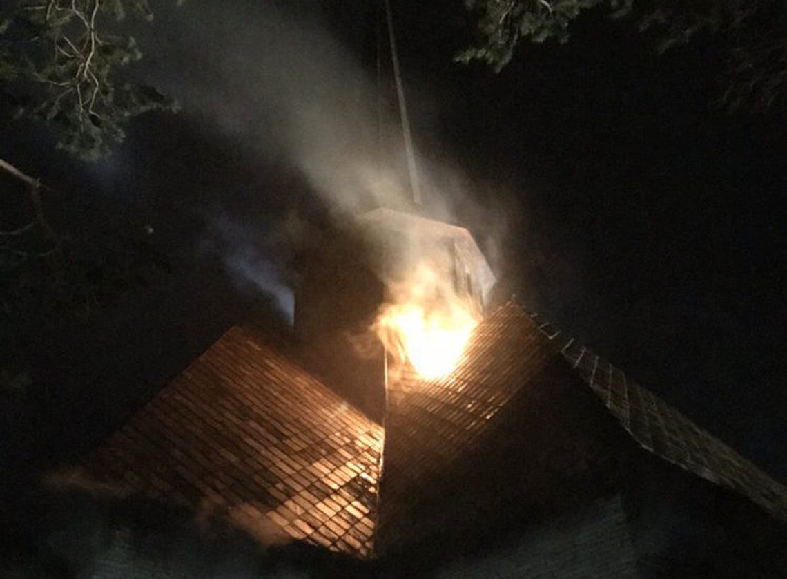 Dombås 20200220.
Nødetatene har rykket ut til meldinger om brann i Dombås kirke. Det skal være røyk og åpne flammer på stedet.
Foto: Politiet / NTB scanpix
Original bildetekst: Dombås 20200220.
Nødetatene har rykket ut til meldinger om brann i Dombås kirke. Det skal være røyk og åpne flammer på stedet.
Foto: Politiet / NTB scanpix
Original bildetekst: