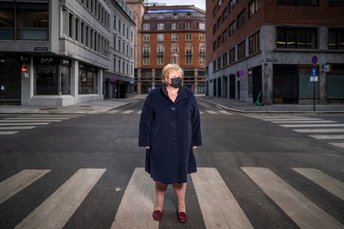 Oslo 20210309.
Ett år med nedstengninger ligger bak oss. Og igjen er store deler av Norge stengt, med like smittetall som i fjor. – Det er utrolig trist, sier statsminister Erna Solberg (H).
Foto: Heiko Junge / NTB Oslo 20210309.
Ett år med nedstengninger ligger bak oss. Og igjen er store deler av Norge stengt, med like smittetall som i fjor. – Det er utrolig trist, sier statsminister Erna Solberg (H).
Foto: Heiko Junge / NTB