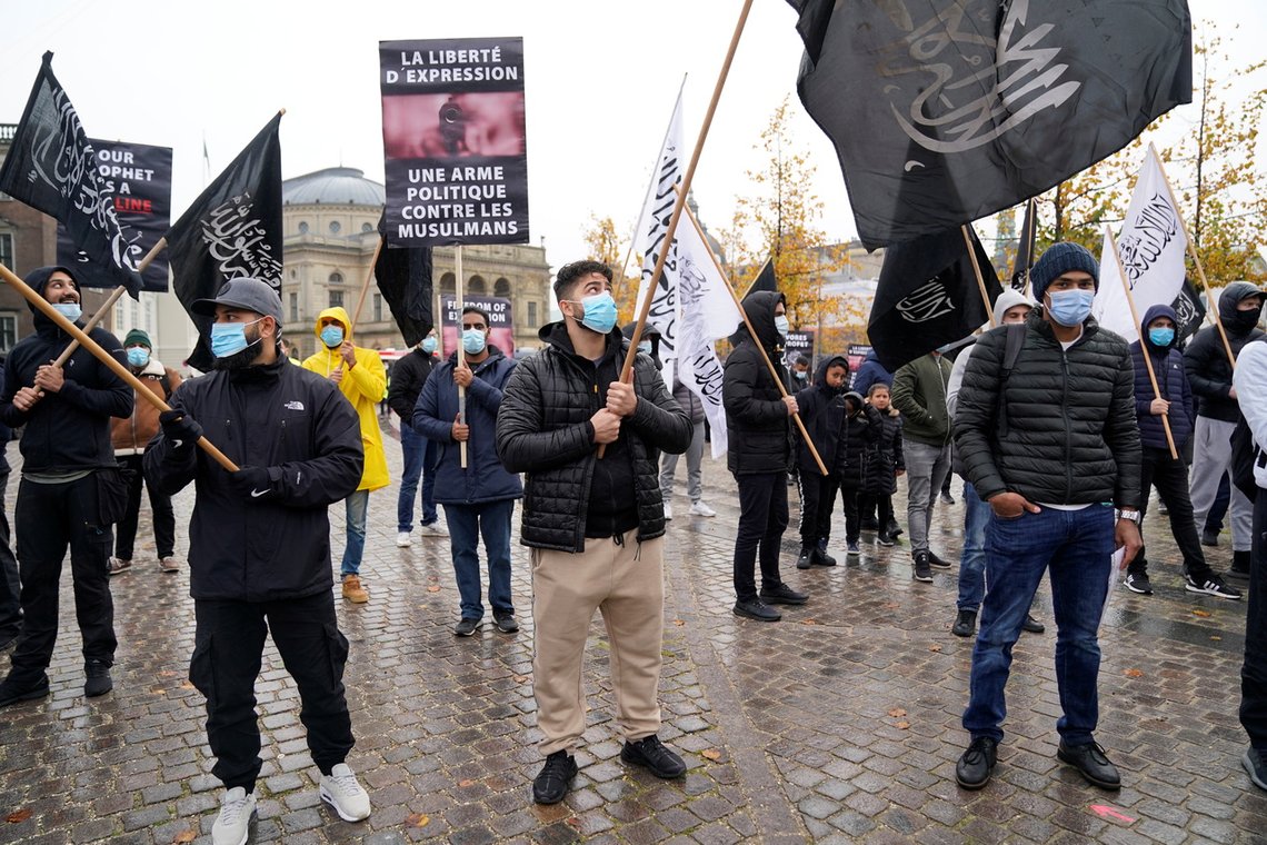 Protesters with flags and symbols of Hizb ut-Tahrir, an international Islamic political organisation, demonstrate in front of the French Embassy in Copenhagen, Denmark, October 30, 2020. Liselotte Sabroe/Ritzau Scanpix/via REUTERS ATTENTION EDITORS - THIS IMAGE WAS PROVIDED BY A THIRD PARTY. DENMARK OUT. NO COMMERCIAL OR EDITORIAL SALES IN DENMARK. Protesters with flags and symbols of Hizb ut-Tahrir, an international Islamic political organisation, demonstrate in front of the French Embassy in Copenhagen, Denmark, October 30, 2020. Liselotte Sabroe/Ritzau Scanpix/via REUTERS ATTENTION EDITORS - THIS IMAGE WAS PROVIDED BY A THIRD PARTY. DENMARK OUT. NO COMMERCIAL OR EDITORIAL SALES IN DENMARK.