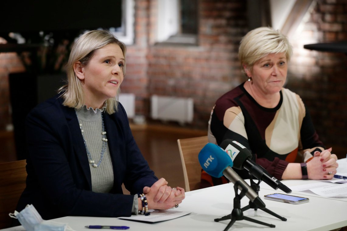 Oslo 20201215.
Partileder Siv Jensen og nestleder Sylvi Listhaug i Frp etter dagens sentralstyremøte, hvor fylkesleder Geir Ugland Jacobsen i Oslo Frp ble ekskludert fra partiet.
Foto: Berit Roald / NTB Oslo 20201215.
Partileder Siv Jensen og nestleder Sylvi Listhaug i Frp etter dagens sentralstyremøte, hvor fylkesleder Geir Ugland Jacobsen i Oslo Frp ble ekskludert fra partiet.
Foto: Berit Roald / NTB