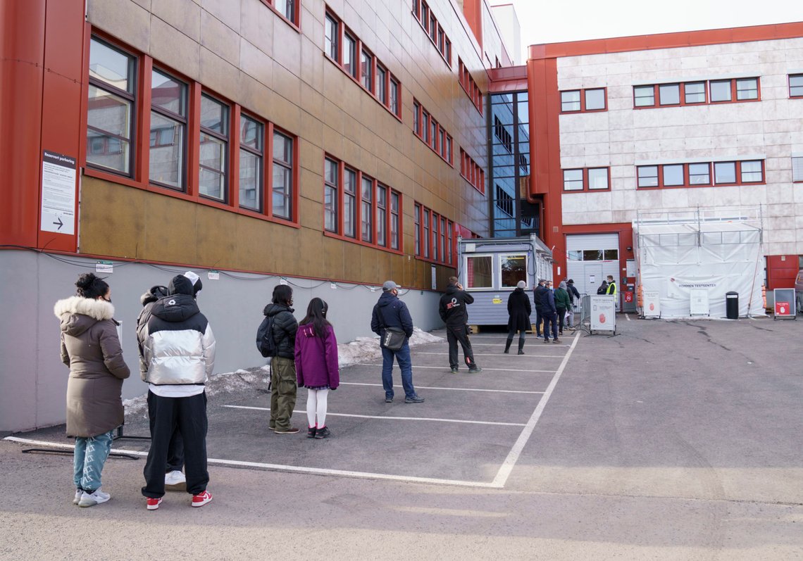 Her fra koronateststasjonen på Rommen i bydel Stovner i mars i år. Nå er 51 prosent av bydelens befolkning vaksinert, men 34 prosent har ikke tatt noen vaksine. Foto: Torstein Bøe / NTB Her fra koronateststasjonen på Rommen i bydel Stovner i mars i år. Nå er 51 prosent av bydelens befolkning vaksinert, men 34 prosent har ikke tatt noen vaksine. Foto: Torstein Bøe / NTB