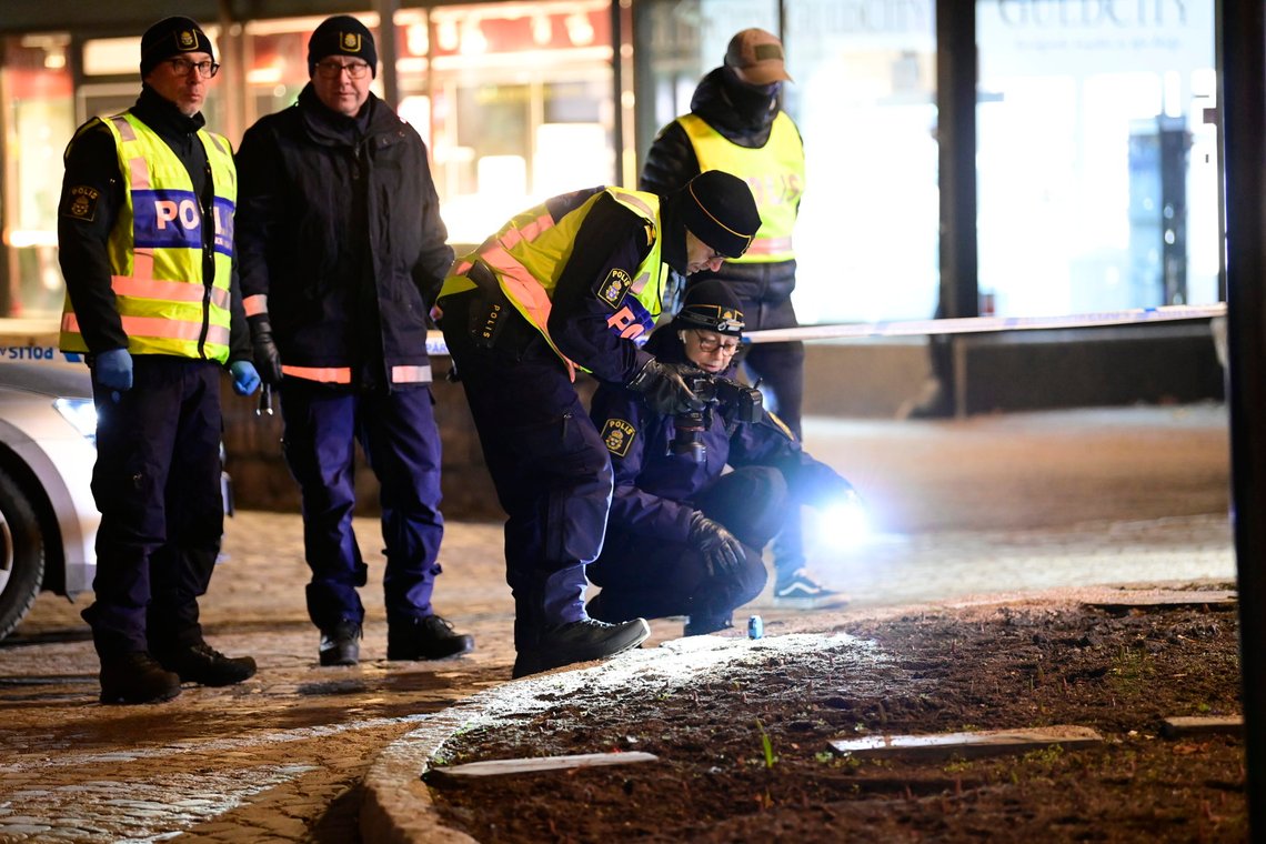 Police are seen in the area after several people were attacked in Vetlanda, Sweden, Wednesday, March 3, 2021. Swedish police say a man has assaulted at least eight people in a southern Sweden town, and that the case was being investigated as a suspected terrorist crime. Police said a man in his 20s attacked people in the small town of Vetlanda, about 190 kilometers (118 miles) southeast of Goteborg, Swedens second largest city. (Mikael Fritzon/TT News Agency via AP) Police are seen in the area after several people were attacked in Vetlanda, Sweden, Wednesday, March 3, 2021. Swedish police say a man has assaulted at least eight people in a southern Sweden town, and that the case was being investigated as a suspected terrorist crime. Police said a man in his 20s attacked people in the small town of Vetlanda, about 190 kilometers (118 miles) southeast of Goteborg, Swedens second largest city. (Mikael Fritzon/TT News Agency via AP)