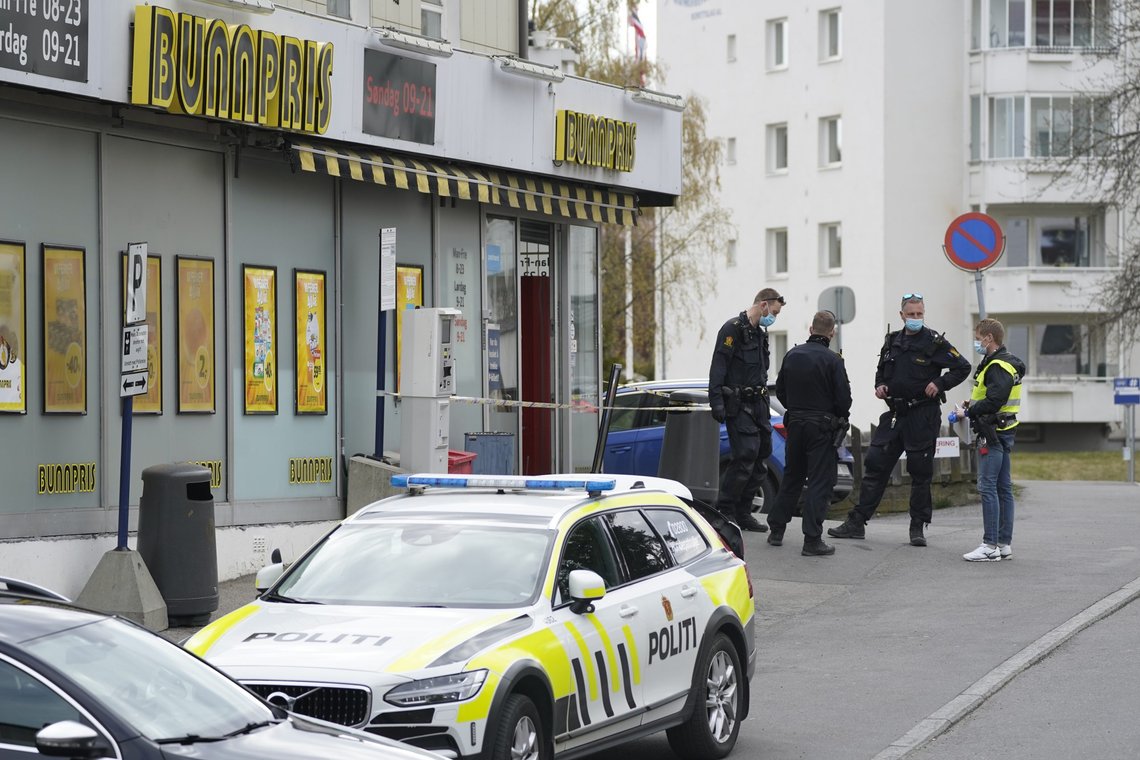 Oslo 20210429.
En mann er alvorlig, mulig kritisk skadd, etter å ha blitt skadd med et stikkvåpen på Lambertseter i Oslo. Politiet har kontroll på en antatt gjerningsperson.
Foto: Heiko Junge / NTB Oslo 20210429.
En mann er alvorlig, mulig kritisk skadd, etter å ha blitt skadd med et stikkvåpen på Lambertseter i Oslo. Politiet har kontroll på en antatt gjerningsperson.
Foto: Heiko Junge / NTB