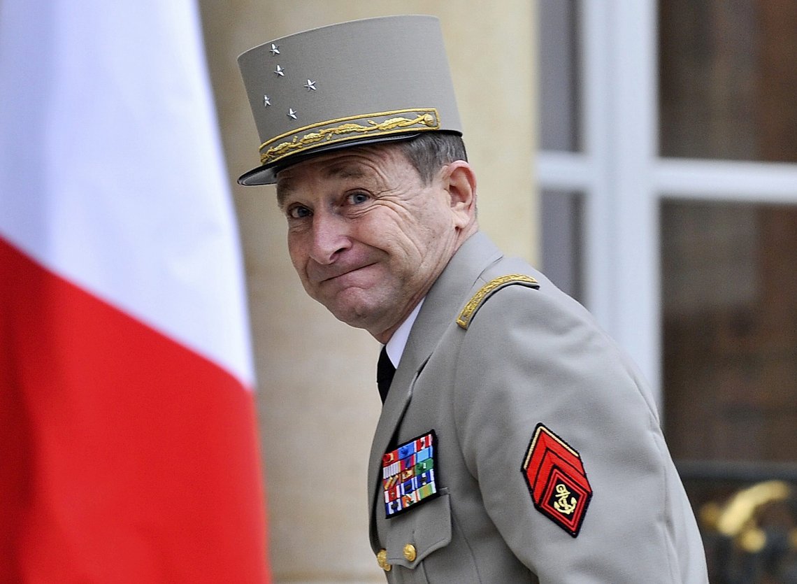 Frankrikes forsvarssjef, Pierre de Villiers, røk uklar med Macron og måtte ta sin hatt og gå. Han har siden tatt bladet fra munnen og sagt sin hjertens mening. Foto: Kamil Zihnioglu/AP/NTB Frankrikes forsvarssjef, Pierre de Villiers, røk uklar med Macron og måtte ta sin hatt og gå. Han har siden tatt bladet fra munnen og sagt sin hjertens mening. Foto: Kamil Zihnioglu/AP/NTB