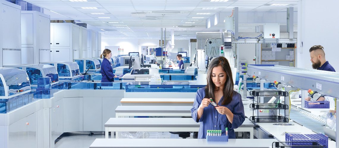 Dr Fürst medisinke laboratorium har 200 bioingeniører, og står for 15 prosent av alle koronatester i Norge. Foto: Dr. Fürst/Facebook Dr Fürst medisinke laboratorium har 200 bioingeniører, og står for 15 prosent av alle koronatester i Norge. Foto: Dr. Fürst/Facebook