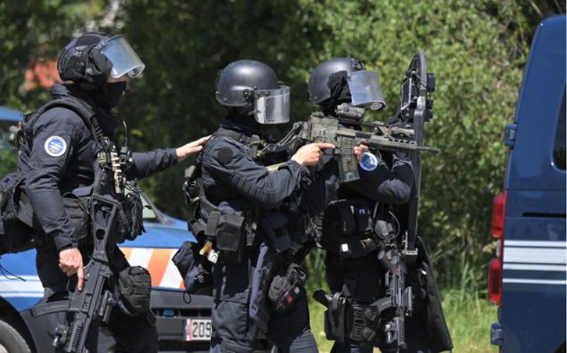 Politiet skjøt og drepte 39-åringen. Politiet skjøt og drepte 39-åringen.