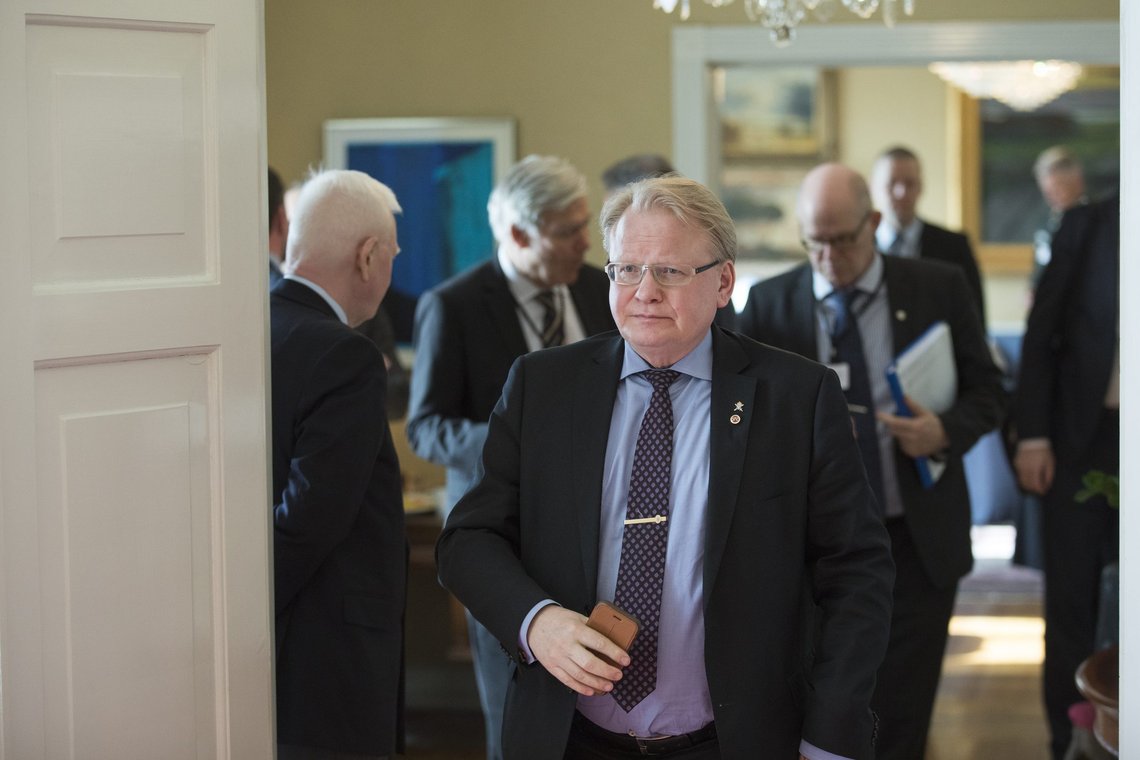 Sveriges forsvarsminister Peter Hultqvist sier han har snakket med forsvarsminister Frank Bakke-Jensen (H) om avsløringen om amerikansk spionasje via Danmark. Foto: Emil Weatherhead Breistein / NTB Sveriges forsvarsminister Peter Hultqvist sier han har snakket med forsvarsminister Frank Bakke-Jensen (H) om avsløringen om amerikansk spionasje via Danmark. Foto: Emil Weatherhead Breistein / NTB
