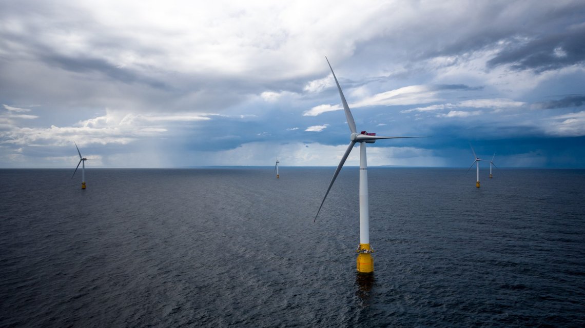 Equinor, RWE og Hydro vil samarbeide om å bygge ut havvindpark i den norske delen av Nordsjøen. På bildet er Equinors Hywind Buchan vindmølleanlegg utenfor Skottland. Foto: Øyvind Gravås / Equinor / NTB Equinor, RWE og Hydro vil samarbeide om å bygge ut havvindpark i den norske delen av Nordsjøen. På bildet er Equinors Hywind Buchan vindmølleanlegg utenfor Skottland. Foto: Øyvind Gravås / Equinor / NTB