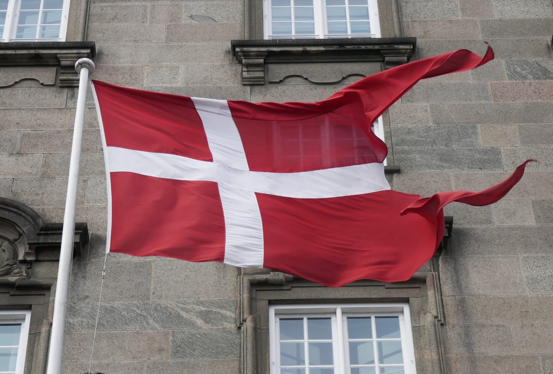 Det danske Folketinget vedtok natt til tirsdag en gjenåpning av samfunnet som gjelder allerede fra torsdag av. Foto: Erik Johansen / NTB Det danske Folketinget vedtok natt til tirsdag en gjenåpning av samfunnet som gjelder allerede fra torsdag av. Foto: Erik Johansen / NTB