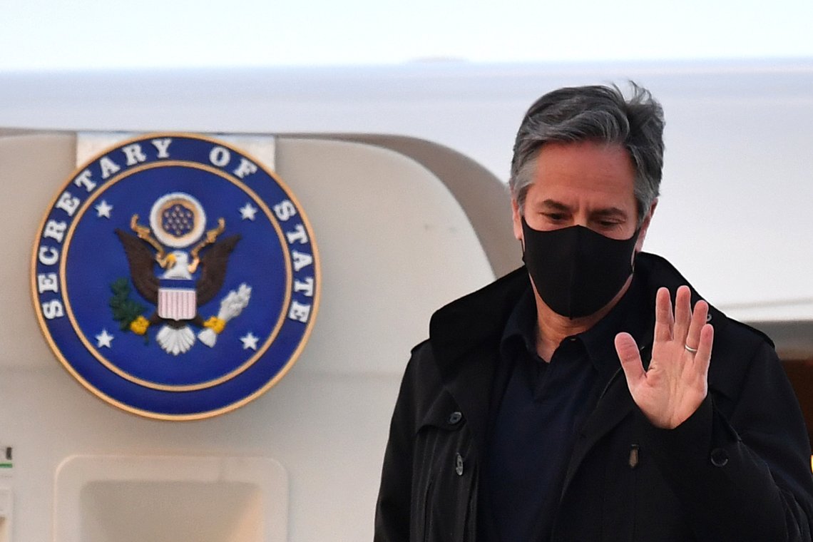 USAs utenriksminister Antony Blinken ankom søndag London, der G7-landenes utenriks- og utviklingsministre denne uka samles ansikt til ansikt for første gang siden 2019. Foto: Ben Stansall, AP / NTB. USAs utenriksminister Antony Blinken ankom søndag London, der G7-landenes utenriks- og utviklingsministre denne uka samles ansikt til ansikt for første gang siden 2019. Foto: Ben Stansall, AP / NTB.