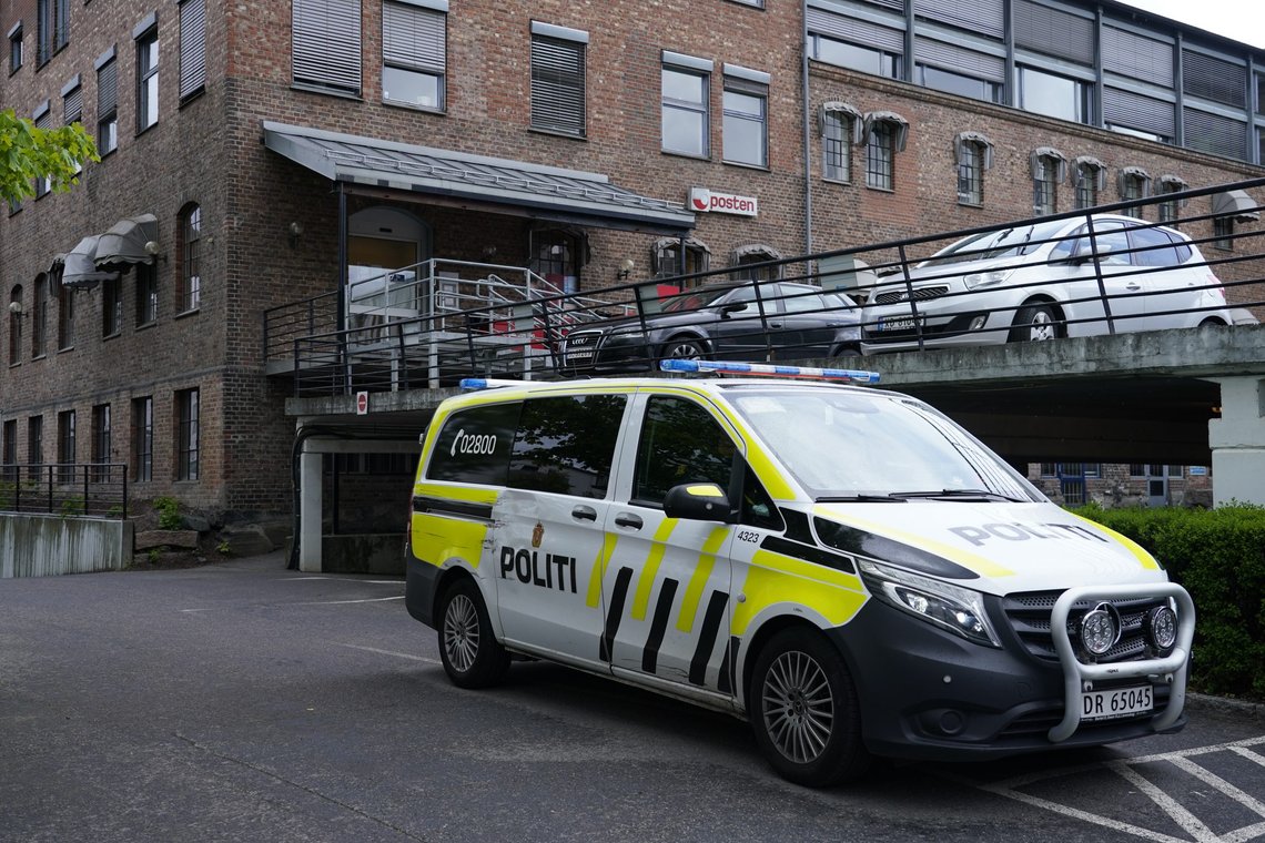 Oslo 20210522.
Etterstad postkontor på Fyrstikktorget ble utsatt for et ran lørdag formiddag. Politiet jobber på stedet.
Foto: Lise Åserud / NTB Oslo 20210522.
Etterstad postkontor på Fyrstikktorget ble utsatt for et ran lørdag formiddag. Politiet jobber på stedet.
Foto: Lise Åserud / NTB