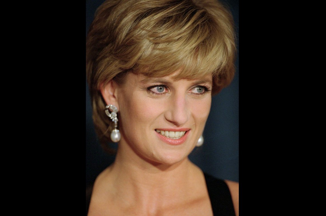 Arkivbilde av prinsesse Diana tatt få måneder etter intervjuet hun ga til BBC i 1995. Foto: Mark Lennihan, AP / NTB. Arkivbilde av prinsesse Diana tatt få måneder etter intervjuet hun ga til BBC i 1995. Foto: Mark Lennihan, AP / NTB.