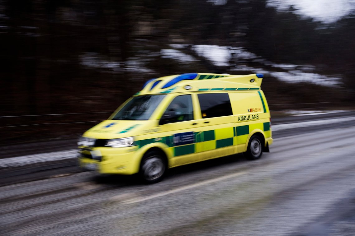 Fire skuddepisoder i Stockholm på en natt. To ble ført til sykehus med ambulanse etter at de ble funnet hardt skadd i en bakgård. Illustrasjonsfoto: Vilhelm Stokstad / TT / NTB Fire skuddepisoder i Stockholm på en natt. To ble ført til sykehus med ambulanse etter at de ble funnet hardt skadd i en bakgård. Illustrasjonsfoto: Vilhelm Stokstad / TT / NTB