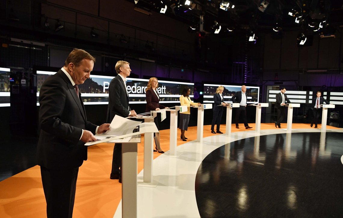 STOCKHOLM, SVERIGE 20201011.
Sveriges partiledere før söndagens debatt i SVT Agenda.
Fra v.: Socialdemokraternas partileder Stefan Löfven (S), Miljöpartiets talsperson Per Bolund (MP), Centerpartiets partileder Annie Lööf (C),
Liberalernas partileder Nyamko Sabuni (L),
Kristdemokraternas partileder Ebba Busch (KD),Vänsterpartiets leder Jonas Sjöstedt (V),
Sverigedemokraternas partileder Jimmie Åkesson (SD) och Moderaternas partiledaer Ulf Kristersson.
Foto: Jessica Gow / TT / NTB STOCKHOLM, SVERIGE 20201011.
Sveriges partiledere før söndagens debatt i SVT Agenda.
Fra v.: Socialdemokraternas partileder Stefan Löfven (S), Miljöpartiets talsperson Per Bolund (MP), Centerpartiets partileder Annie Lööf (C),
Liberalernas partileder Nyamko Sabuni (L),
Kristdemokraternas partileder Ebba Busch (KD),Vänsterpartiets leder Jonas Sjöstedt (V),
Sverigedemokraternas partileder Jimmie Åkesson (SD) och Moderaternas partiledaer Ulf Kristersson.
Foto: Jessica Gow / TT / NTB