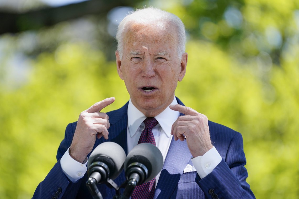President Biden virker besatt av å sette ulike raser opp mot hverandre. Nå er det hvite bønder som får smake på den rasistiske politikken til den inkluderende og tolerante presidenten. Foto: AP /Evan Vucci/ NTB President Biden virker besatt av å sette ulike raser opp mot hverandre. Nå er det hvite bønder som får smake på den rasistiske politikken til den inkluderende og tolerante presidenten. Foto: AP /Evan Vucci/ NTB