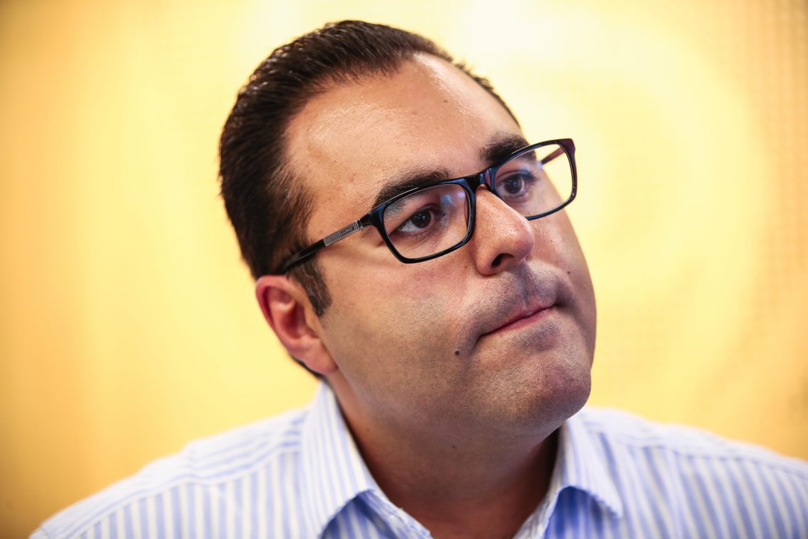 Oslo 20180912.
Masud Gharahkhani har vært leder av Arbeiderpartiets migrasjonsutvalg som onsdag la fram sine første forslag til hvordan partiets innvandringspolitikk bør se ut.
Foto: Lise Åserud / NTB Oslo 20180912.
Masud Gharahkhani har vært leder av Arbeiderpartiets migrasjonsutvalg som onsdag la fram sine første forslag til hvordan partiets innvandringspolitikk bør se ut.
Foto: Lise Åserud / NTB