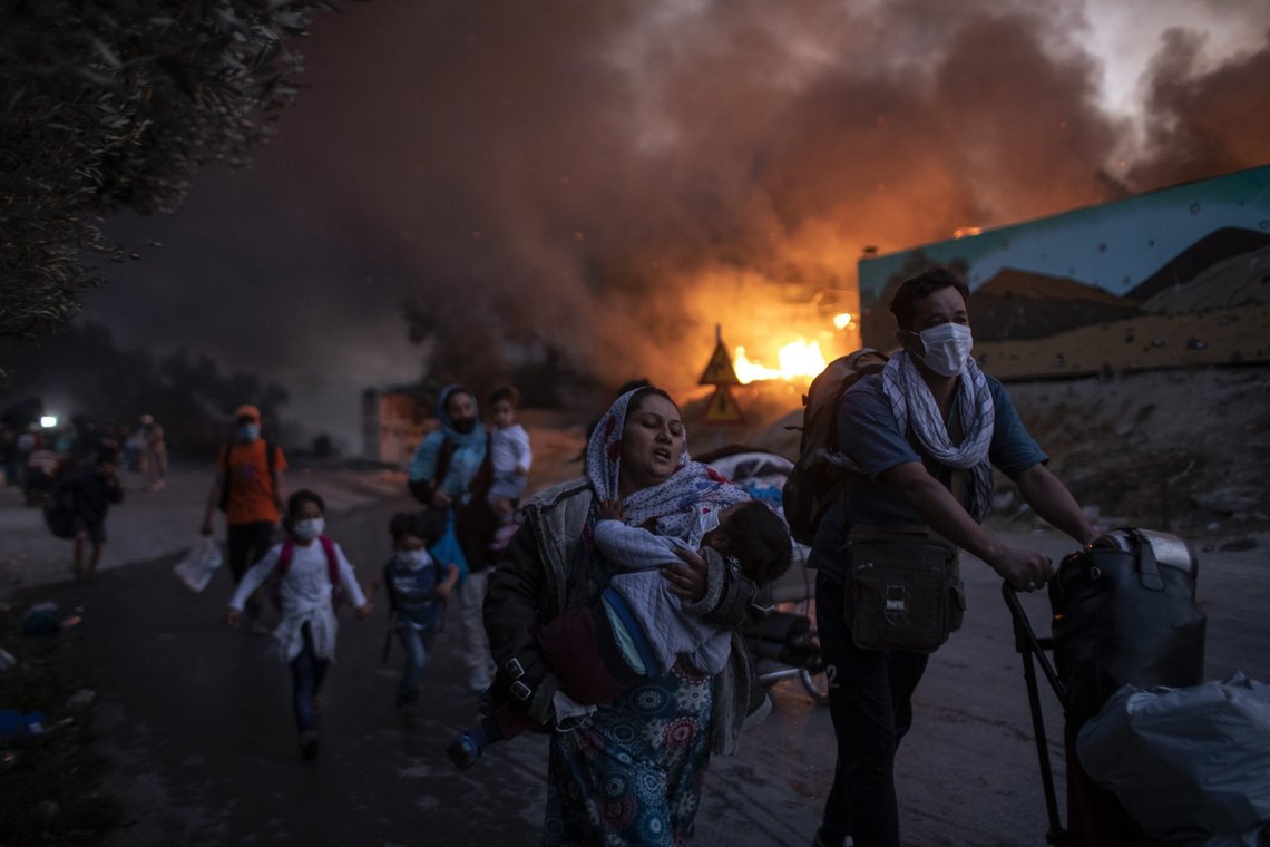 Asylsøkere fra Afghanistan tente på migrantleiren Moria på den greske øya Lesbos i september 2020. Foto av Petros Giannakouris, AP-NTB. Asylsøkere fra Afghanistan tente på migrantleiren Moria på den greske øya Lesbos i september 2020. Foto av Petros Giannakouris, AP-NTB.