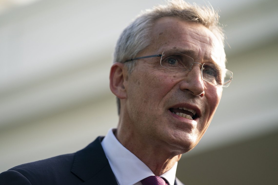 Nato-sjef Jens Stoltenberg er vert når de 30 medlemslandenes ledere samler seg til toppmøte i alliansens hovedkvarter i Brussel mandag. Foto: Evan Vucci / AP / NTB Nato-sjef Jens Stoltenberg er vert når de 30 medlemslandenes ledere samler seg til toppmøte i alliansens hovedkvarter i Brussel mandag. Foto: Evan Vucci / AP / NTB