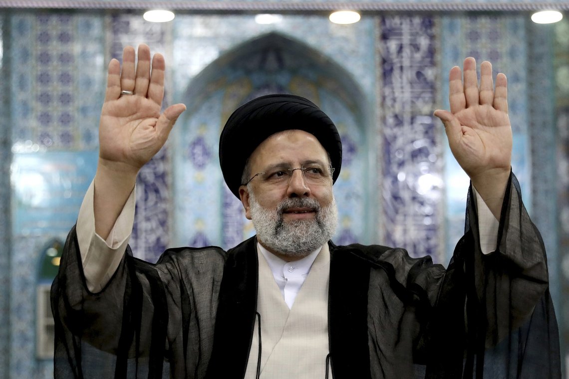 Ebrahim Raisi blir Irans neste president. Bildet ble tatt da Raisi avla stemme i Teheran fredag. Foto: Ebrahim Noroozi / AP / NTB Ebrahim Raisi blir Irans neste president. Bildet ble tatt da Raisi avla stemme i Teheran fredag. Foto: Ebrahim Noroozi / AP / NTB