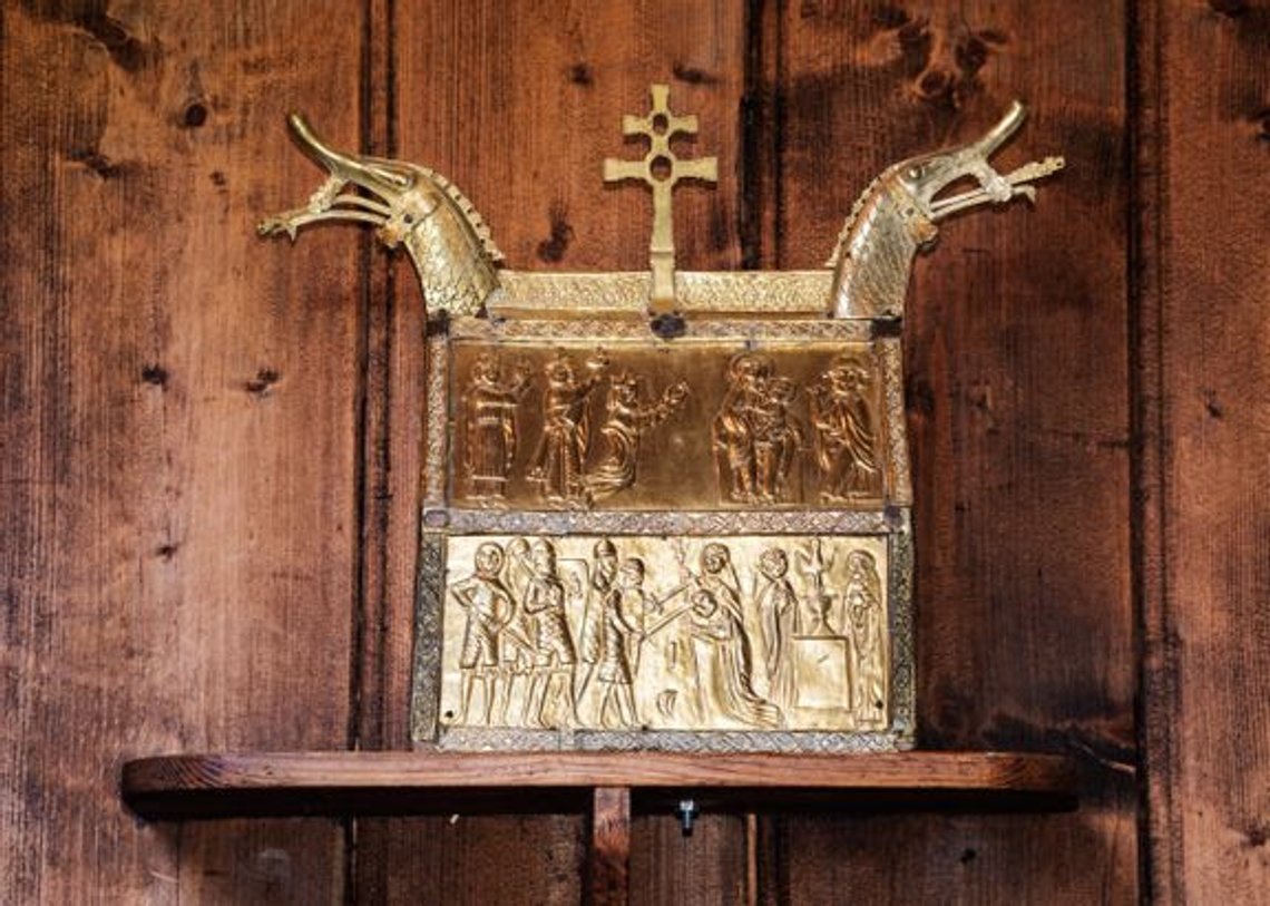 Hedalen 20210512.
Det finnes ytterst få norske relikvieskrin fra middelalderen. Nå låner Hedalen stavkirke ut sitt skrin, som viser martyrdøden til St. Thomas, til en utstilling på British Museum.
Foto: Anders Amlo, Riksantikvaren / NTB Hedalen 20210512.
Det finnes ytterst få norske relikvieskrin fra middelalderen. Nå låner Hedalen stavkirke ut sitt skrin, som viser martyrdøden til St. Thomas, til en utstilling på British Museum.
Foto: Anders Amlo, Riksantikvaren / NTB