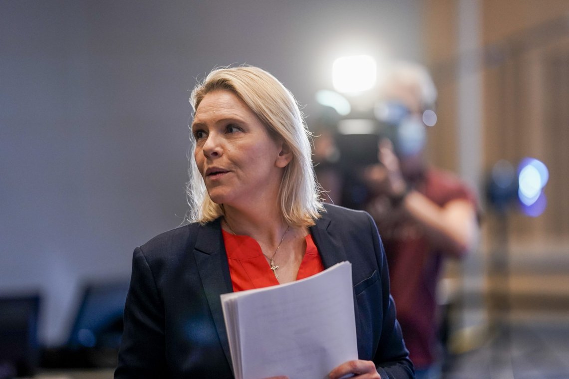 Sylvi Listhaug vil at en egen kommisjon skal se på den høye smitten blant innvandrere. Foto: Stian Lysberg Solum / NTB Sylvi Listhaug vil at en egen kommisjon skal se på den høye smitten blant innvandrere. Foto: Stian Lysberg Solum / NTB