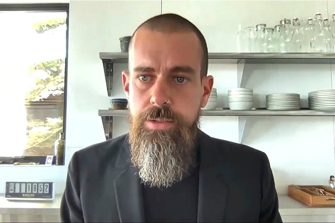 Twitter-sjef Jack Dorsey ser ut som en ayatollah og lik originalen i Teheran er han ute av stand til å forstå at andre meninger har berettigelse. Men han roper opp om ytringsfrihet når Twitter møter motstand i India og Nigeria. Twitter-sjef Jack Dorsey ser ut som en ayatollah og lik originalen i Teheran er han ute av stand til å forstå at andre meninger har berettigelse. Men han roper opp om ytringsfrihet når Twitter møter motstand i India og Nigeria.